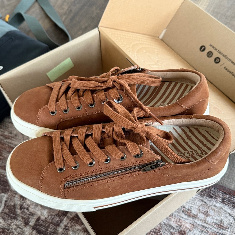Taos Footwear Z Soul Luxe Brown Sneakers